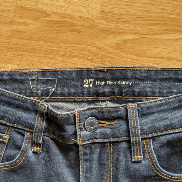 Levi's High Waisted Skinny Jeans - Picture 3 of 4